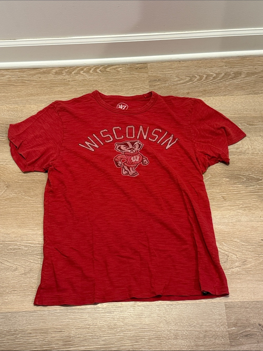 47 Brand Wisconsin Bucky Graphic Tee - Red large